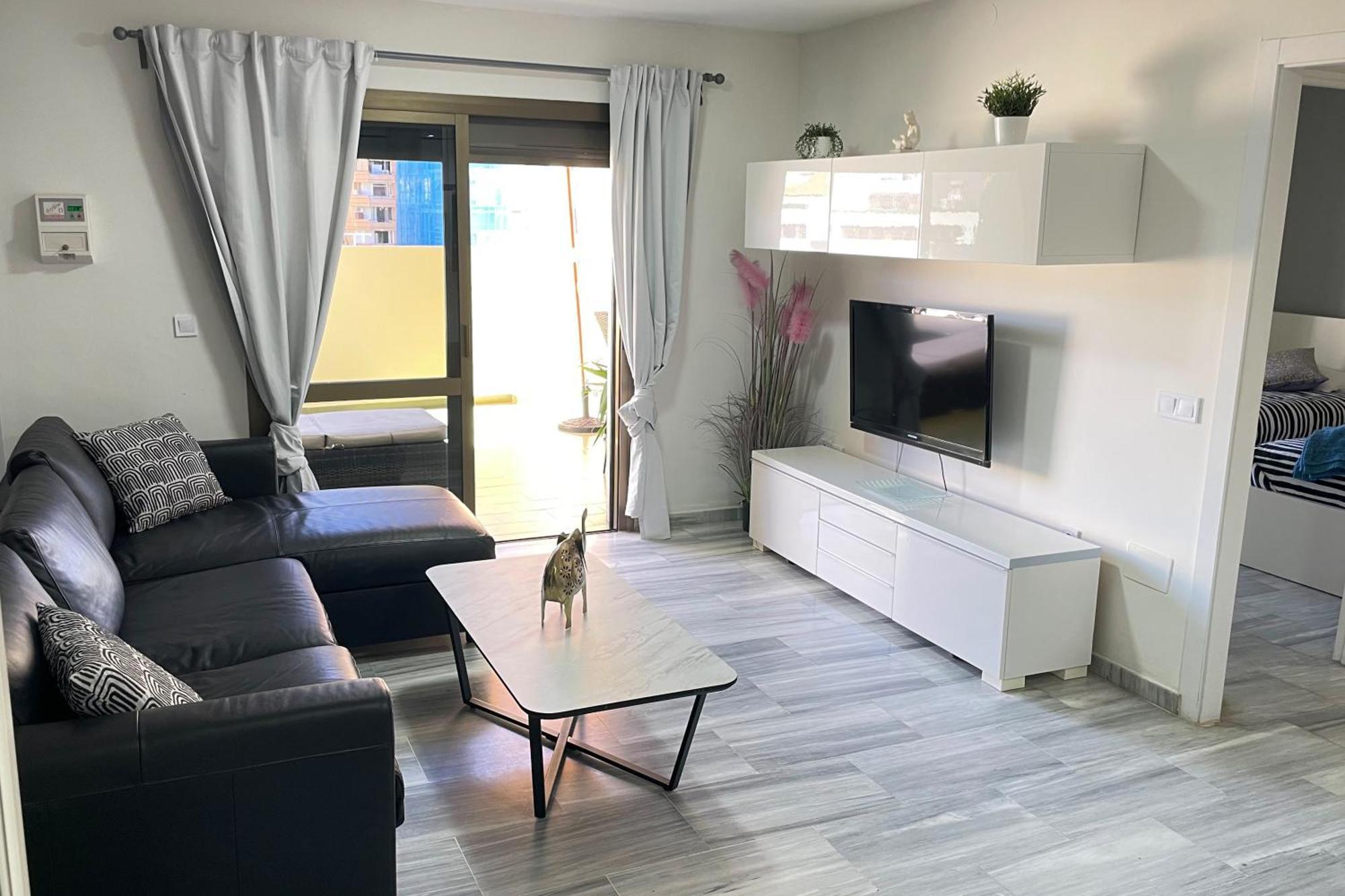 2 Bedroom 2 Bathroom Apartment In The Heart Of Fuengirola With Big Terrace And Free Parking Space Close To Beach Екстериор снимка